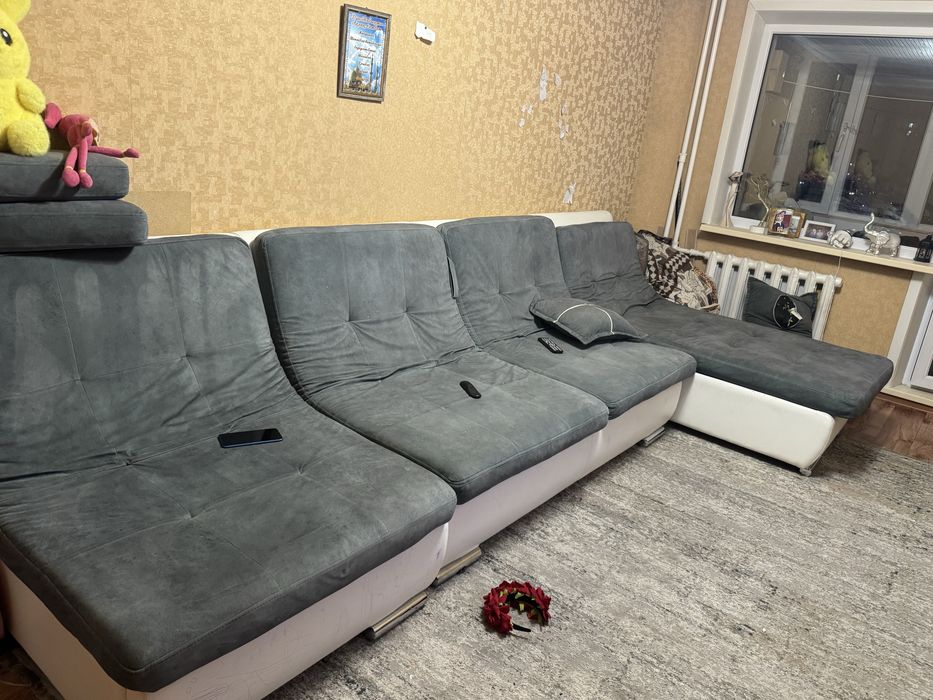 Большой диван