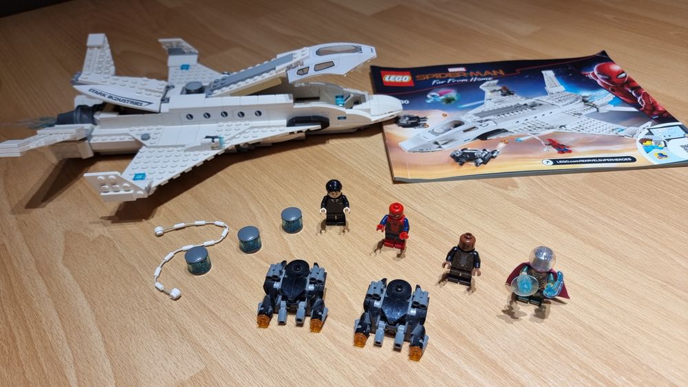 LEGO Super Heroes - Avionul Stark si atacul dronei 76130