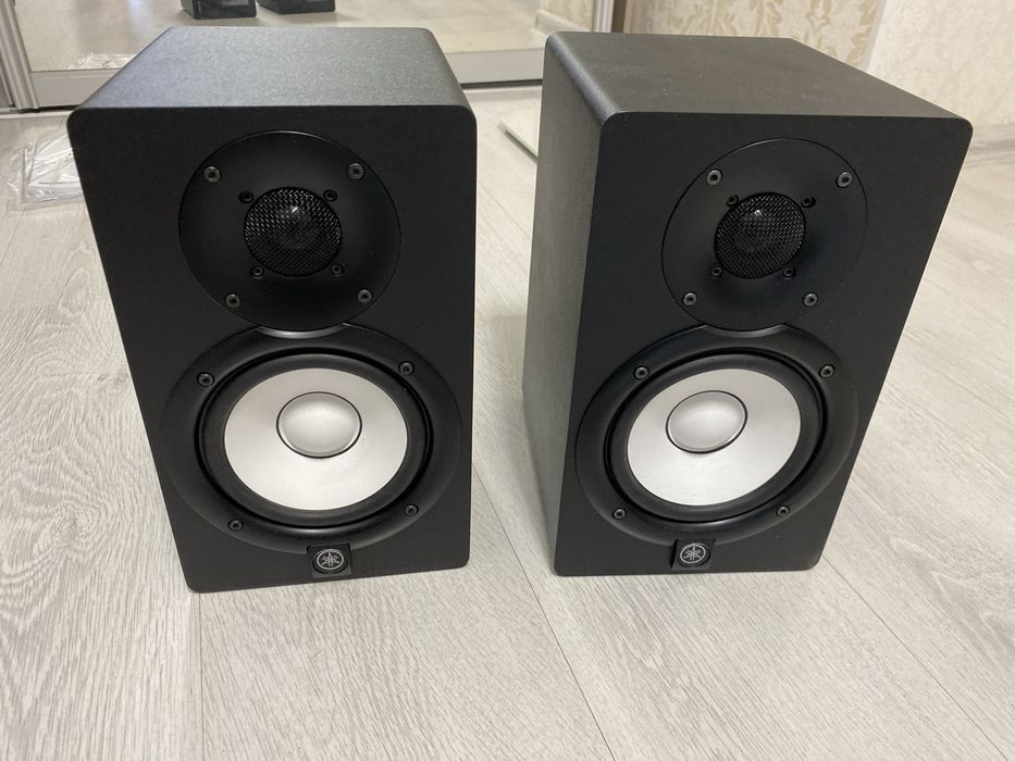 Продам студийные мониторы Yamaha HS5 (динамики)