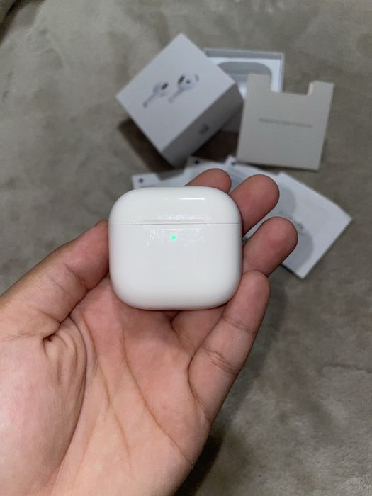 Airpods    4 noi