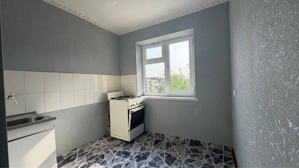 zudlik bilan fargona shaxar frunze masifda 2xonali kv sotiladi