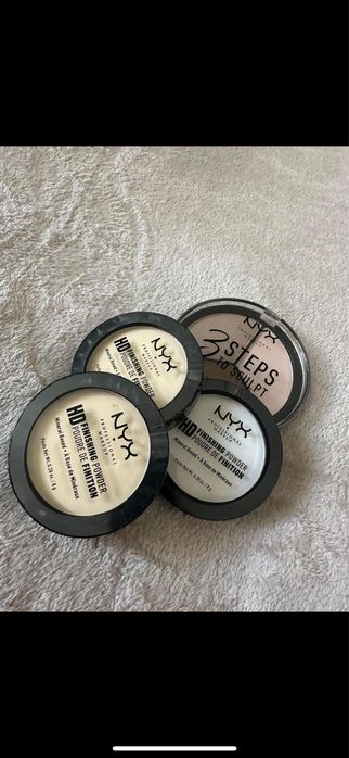 Пудри за лице, мигли.