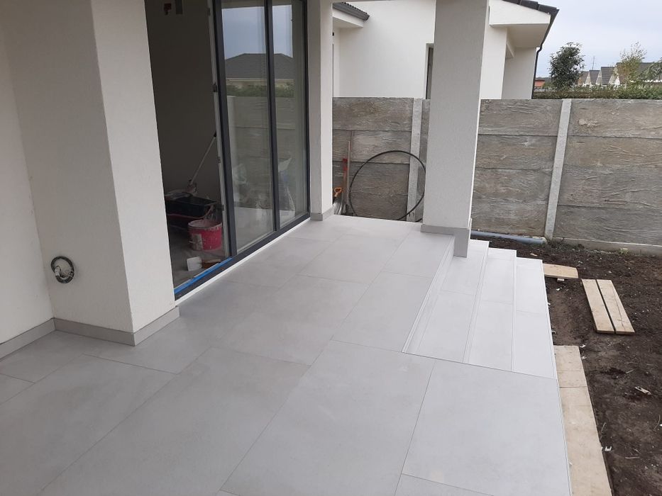 Efectuez lucrări de amenajare interioară și exterioară