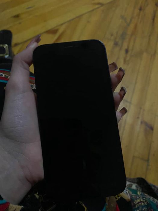 iPhone 12 IMEI нету