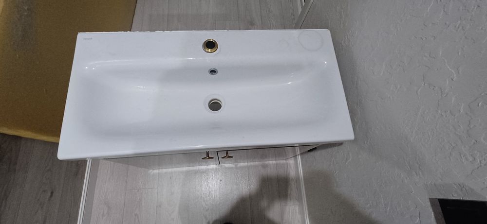 Продам тумбу навесную