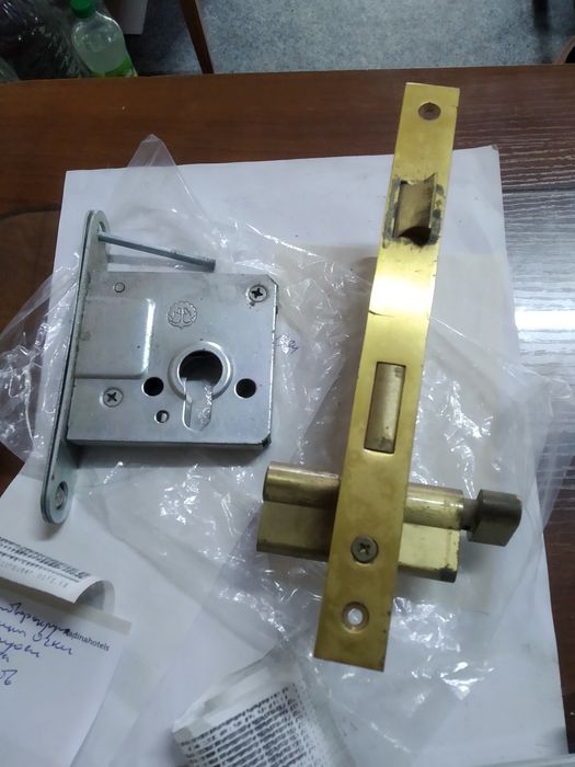 Продам замок врезной