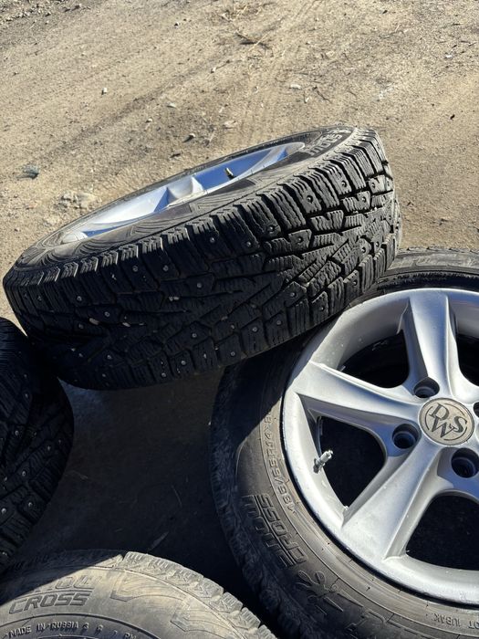 Продам комплект резины с дисками