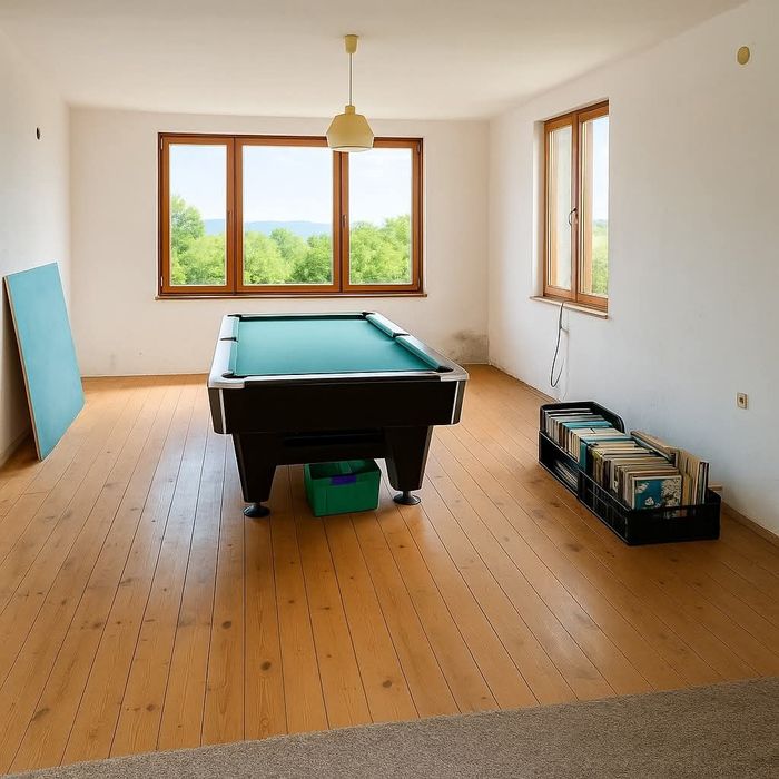 Продава се масивна 2-етажна къща в село Расник, област Перник