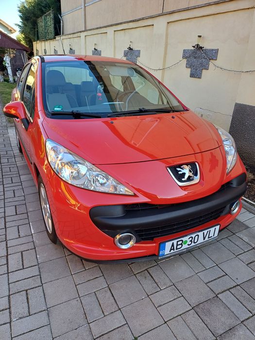 Vând  Peugeot  207 1.4 benzină