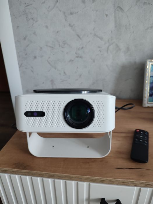 Проектор с полотном