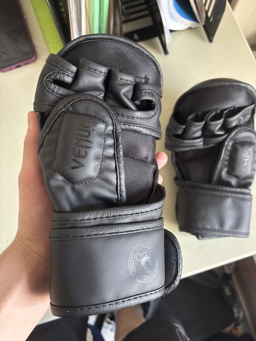 Перчатки Venum черные размер M-L