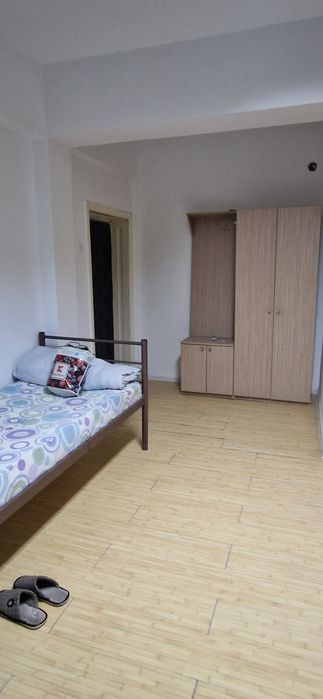De ichiriat etaj cu 9 camere ,cu 2,3,4,5 paturi/camera
