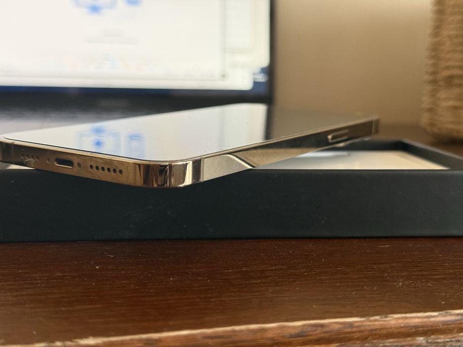 Vând iPhone 13 Pro Max 256, SIM fizic, 84% baterie, impecabil