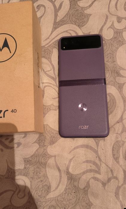 Xiaomi 12T, Moto razr 40,