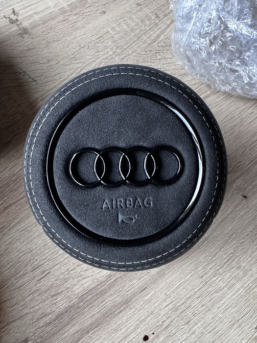 Airbag Volan Rotund Audi Custom Alcantara – Cusătură Albă – Emblemă Black Gloss – Impecabil