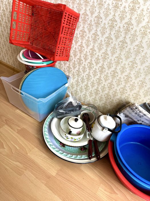 Для кухни , посуды разные