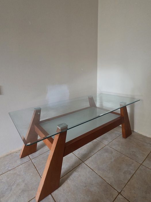 Стъклена холна маса