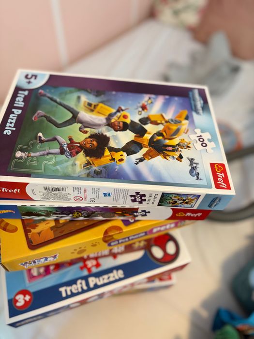 Vând lot jocuri  și puzzle-uri 4-5 ani