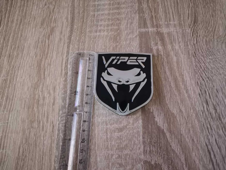 черна емблема Dodge Viper