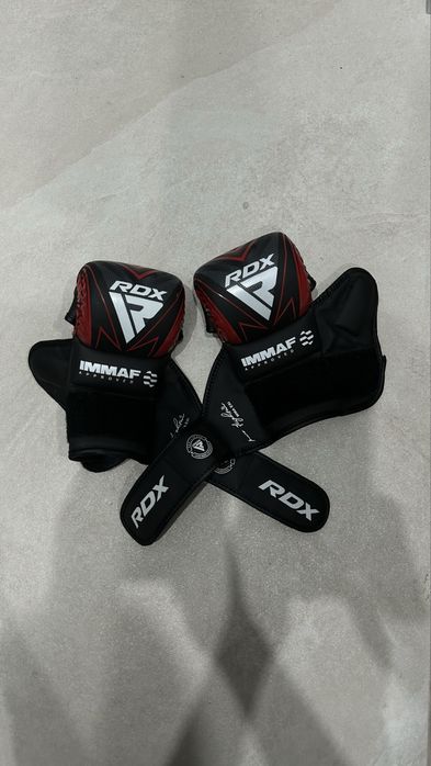 Перчатки для ММА