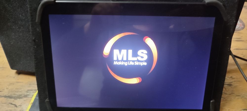 Таблет с безжична клавиатура и калъф