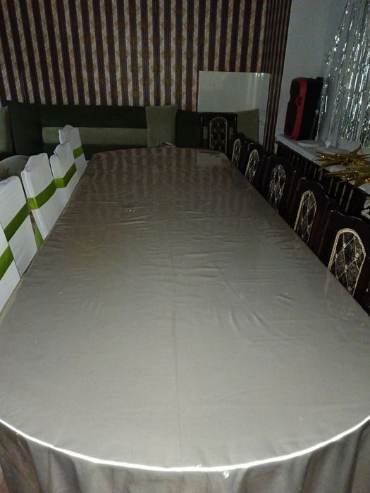 Стол для гостинной