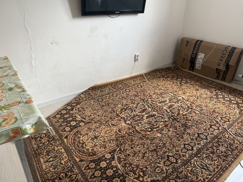Продам ковер для гостиной