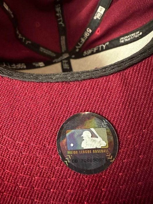 Шапки New Era и OBEY