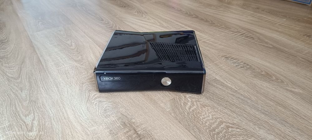 Vand xbox 360 fara cablu de încarcare si HDMI