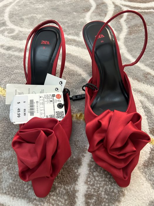 Красные босоножки ZARA