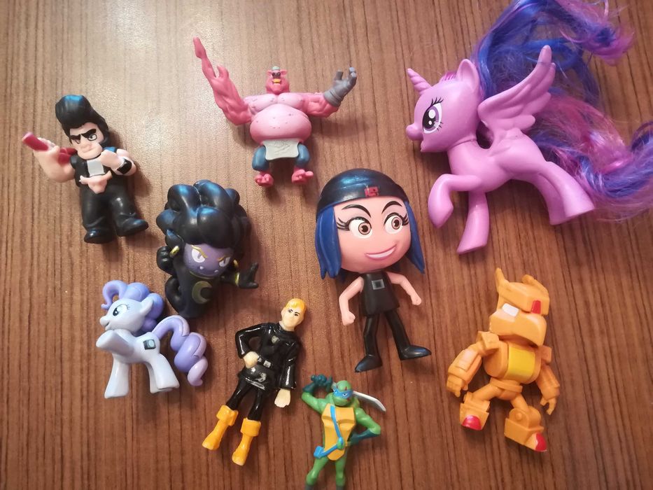 Играчки , фигурки от шоколадови яйца Киндер , Макдоналдс и др.