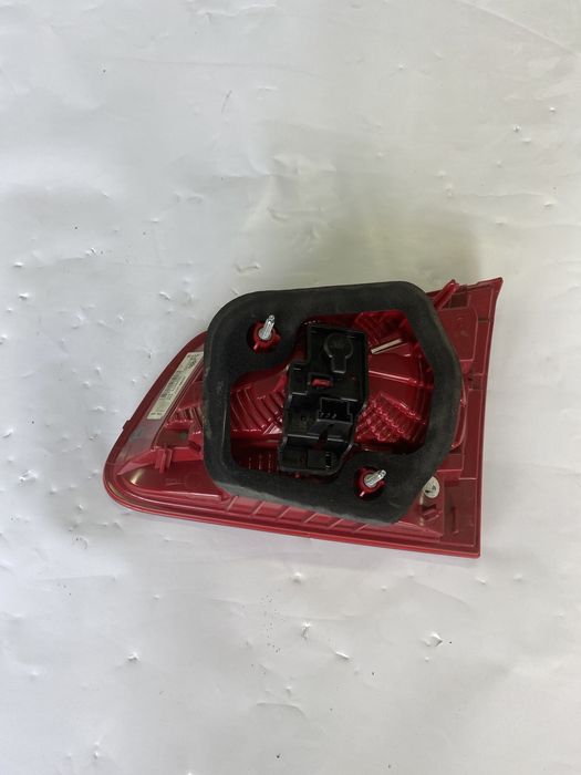 Lampa stanga pe haion portbagaj VW Touareg 2010-2016