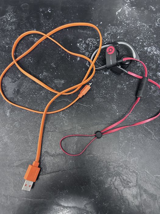 Căști Wireless Beats Powerbeats 3 – Negru/Roșu (Ediție Specială Defiant Black-Red)
