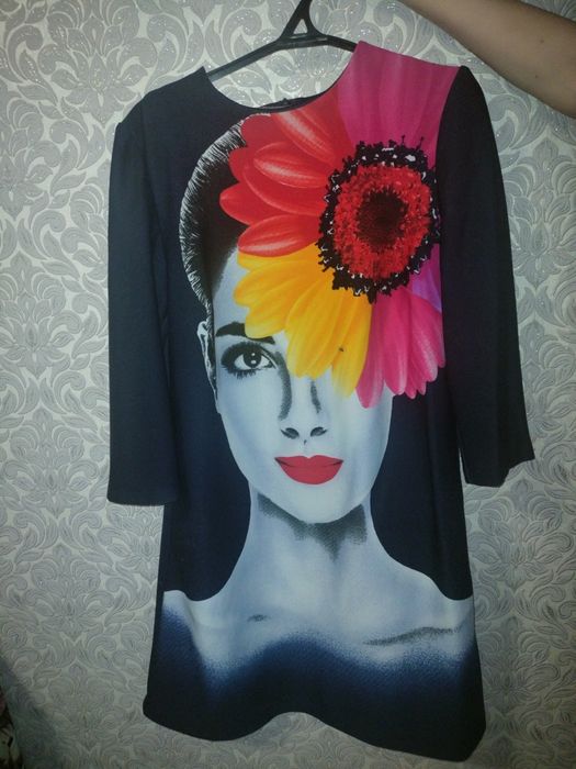 Продам женские платья