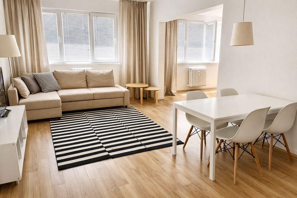 Дава се под наем Тристаен апартамент в София, Център - 85 кв.м за 897.6 € - Снимка #1