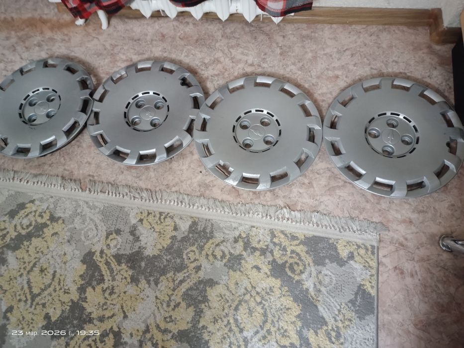 Продам комплект колпаки на 15