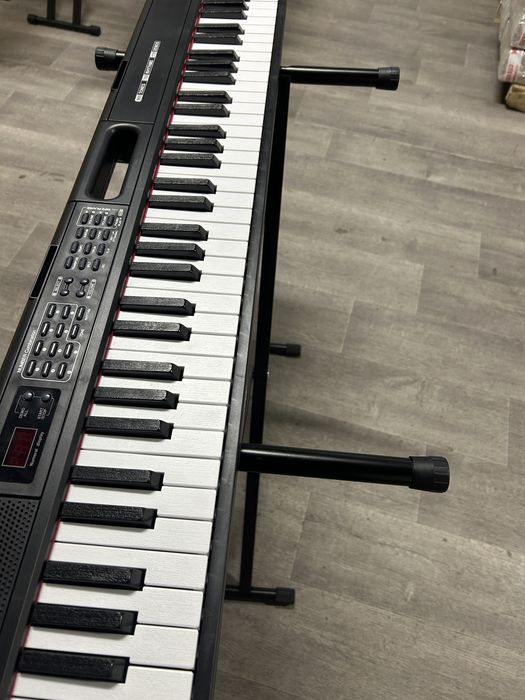 Продажа цифровых пианино со склада