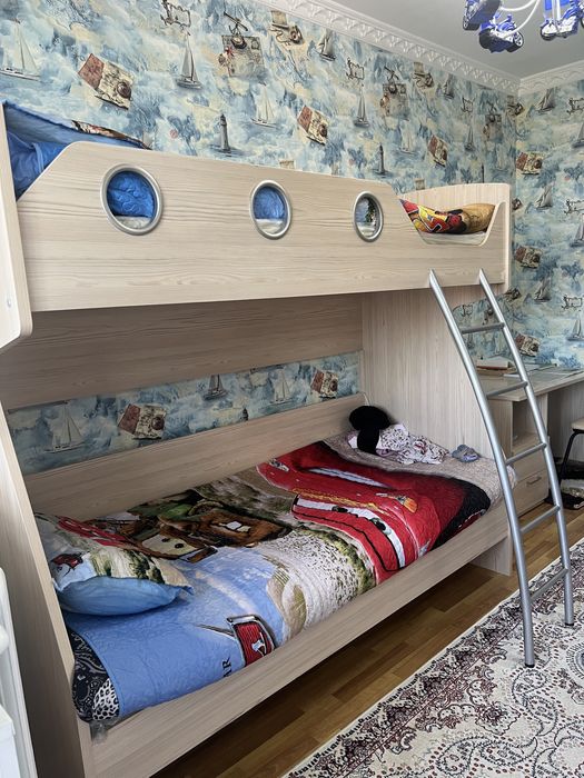 Кровать двухъярусная