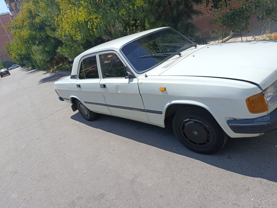Moshina sotiladi volga 31029
