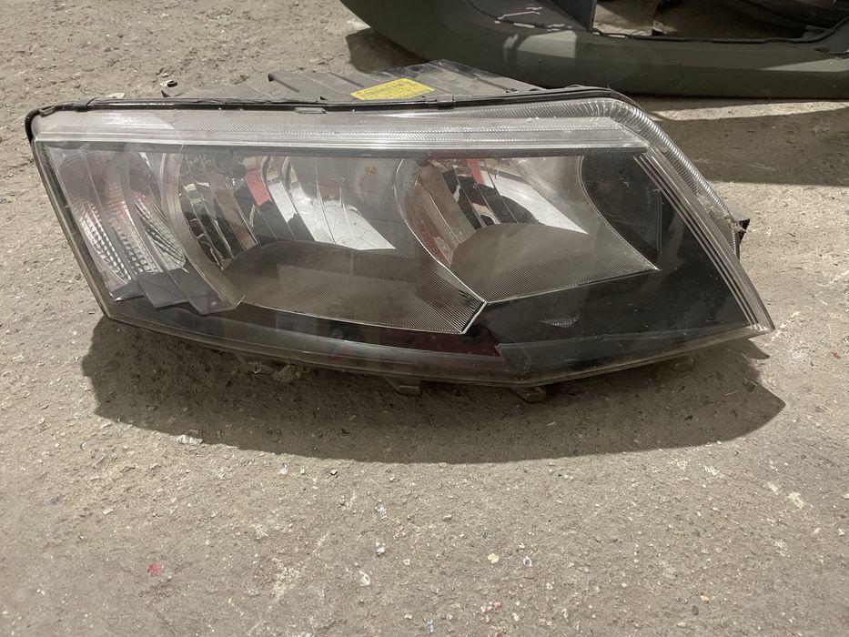 Дистроник медия оправление за климатик средна решетка фар а хароген за