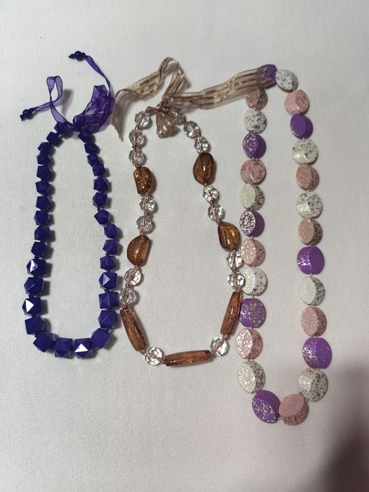 Бижута камък и пластмаса