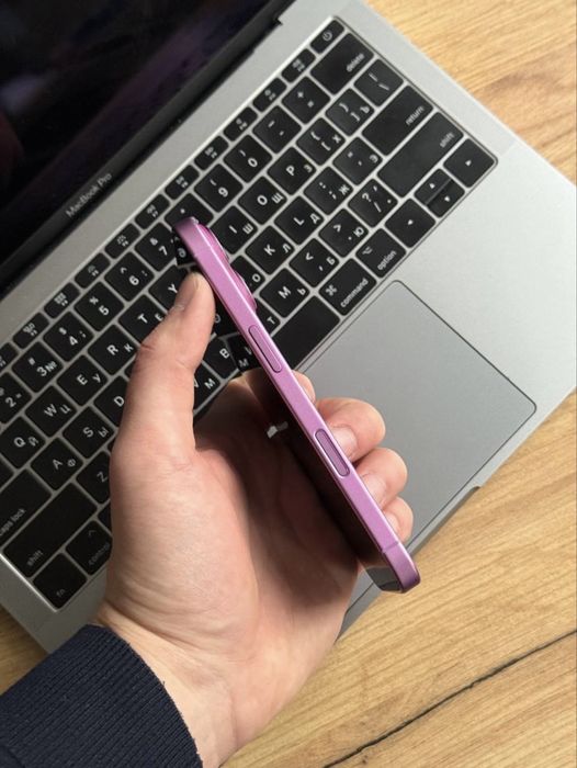 iPhone 16 pink sotiladi !