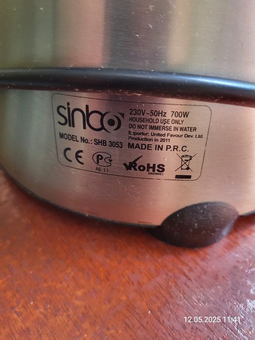 Блендер без крышки но рабочий.