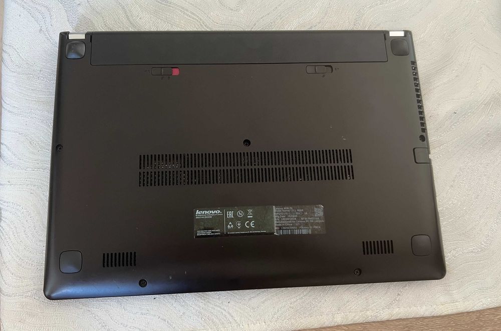 Laptop Lenovo M30-70 i3 8GB HDD HDMI fara alimentator defect baterie