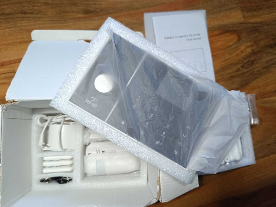 TUYA Смарт аларма WiFi + 4G 2 SIM cards - аларма, 16 сензора, детектор