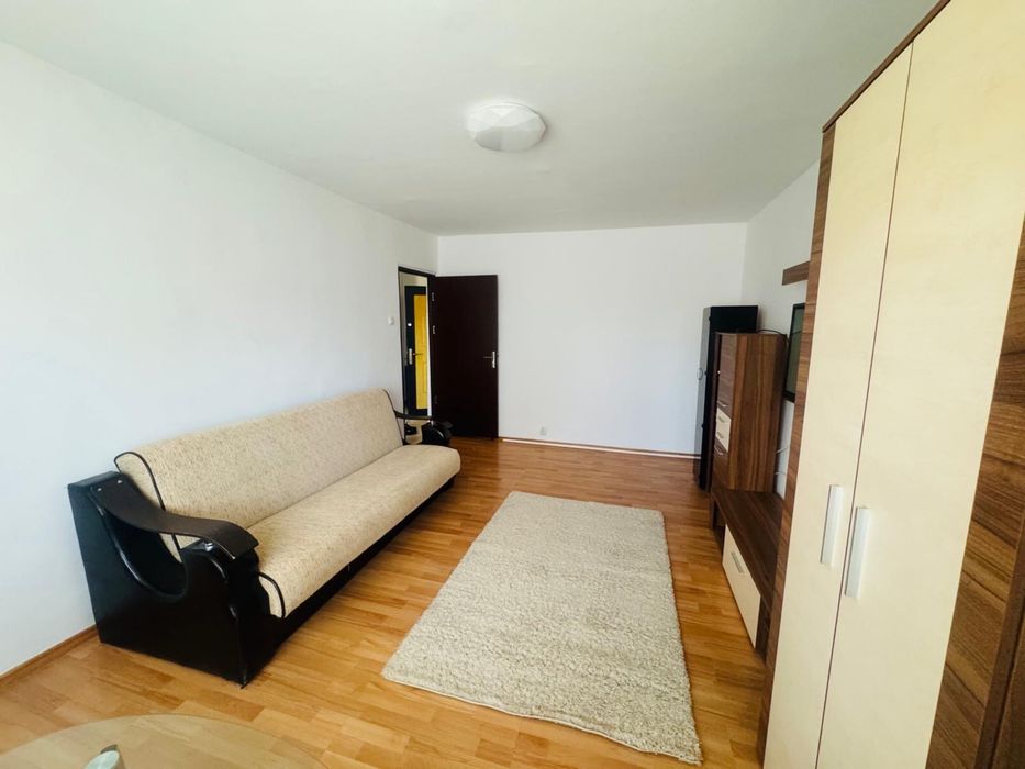 Inchiriez apartament 2 camere decomandat