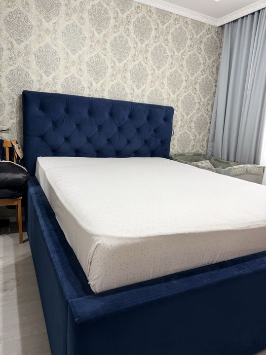 Двуспальная кровать