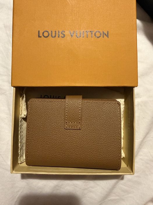 Чисто ново портмоне Louis Vuitton