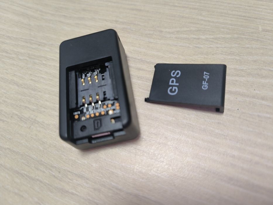 Gps tracker și microfon Spy