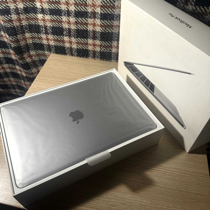 MacBook Pro 13 - 2017 года (MLL42RU/A (Space Grey) A1708)
